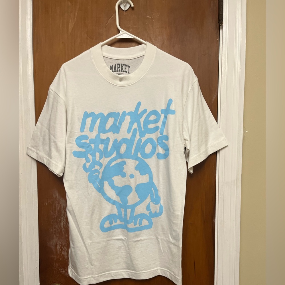 🆕 Market Studio White and Blue Graphic T-Shirt. S.     #56